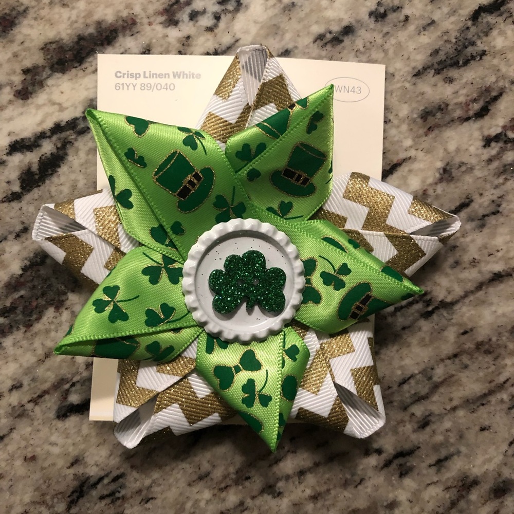 NWT St. Patrick’s Day Hair Bow Alligator Clip 🍀